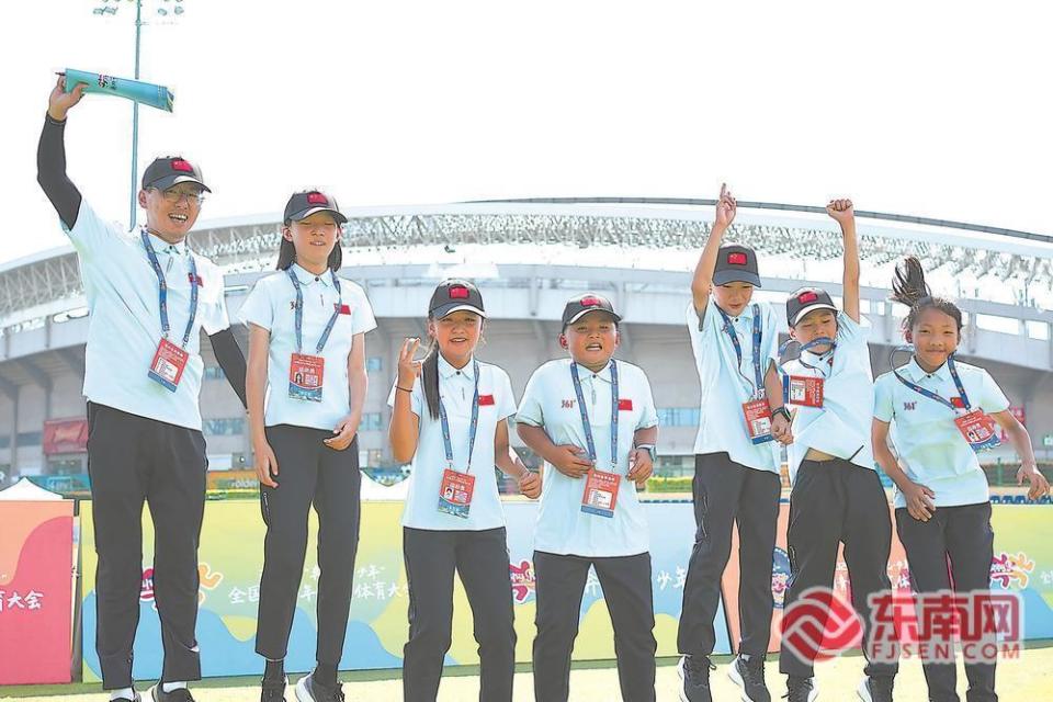 何世豪只跑, 激动地给