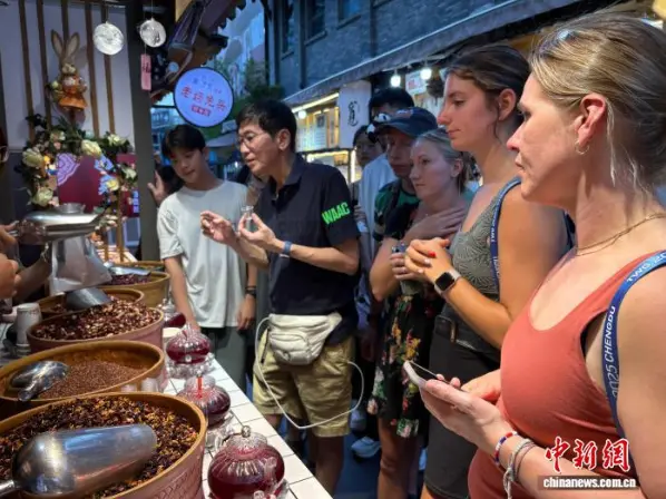 不仅如此, 在成都世运, 发箍