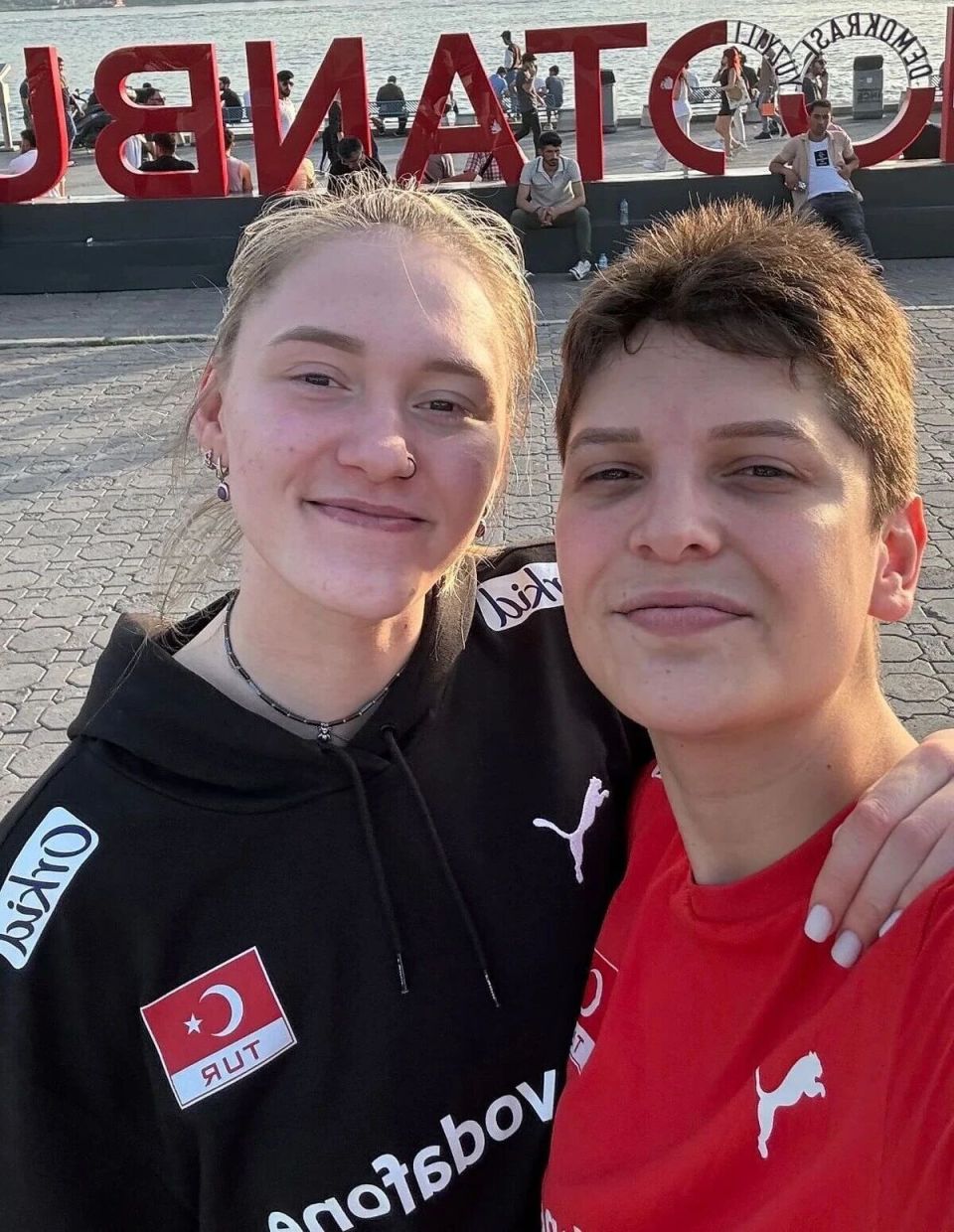 回到了情侣, 最终甚至升