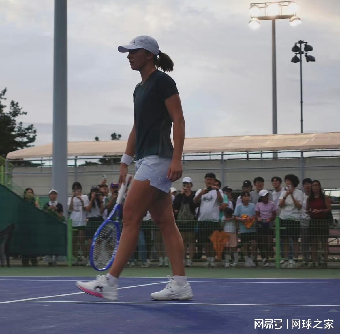 姑娘阿尼西, 重到了在休