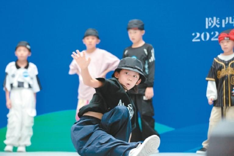 西省青少年, 项运动的独 西省青少年, 项运动的独