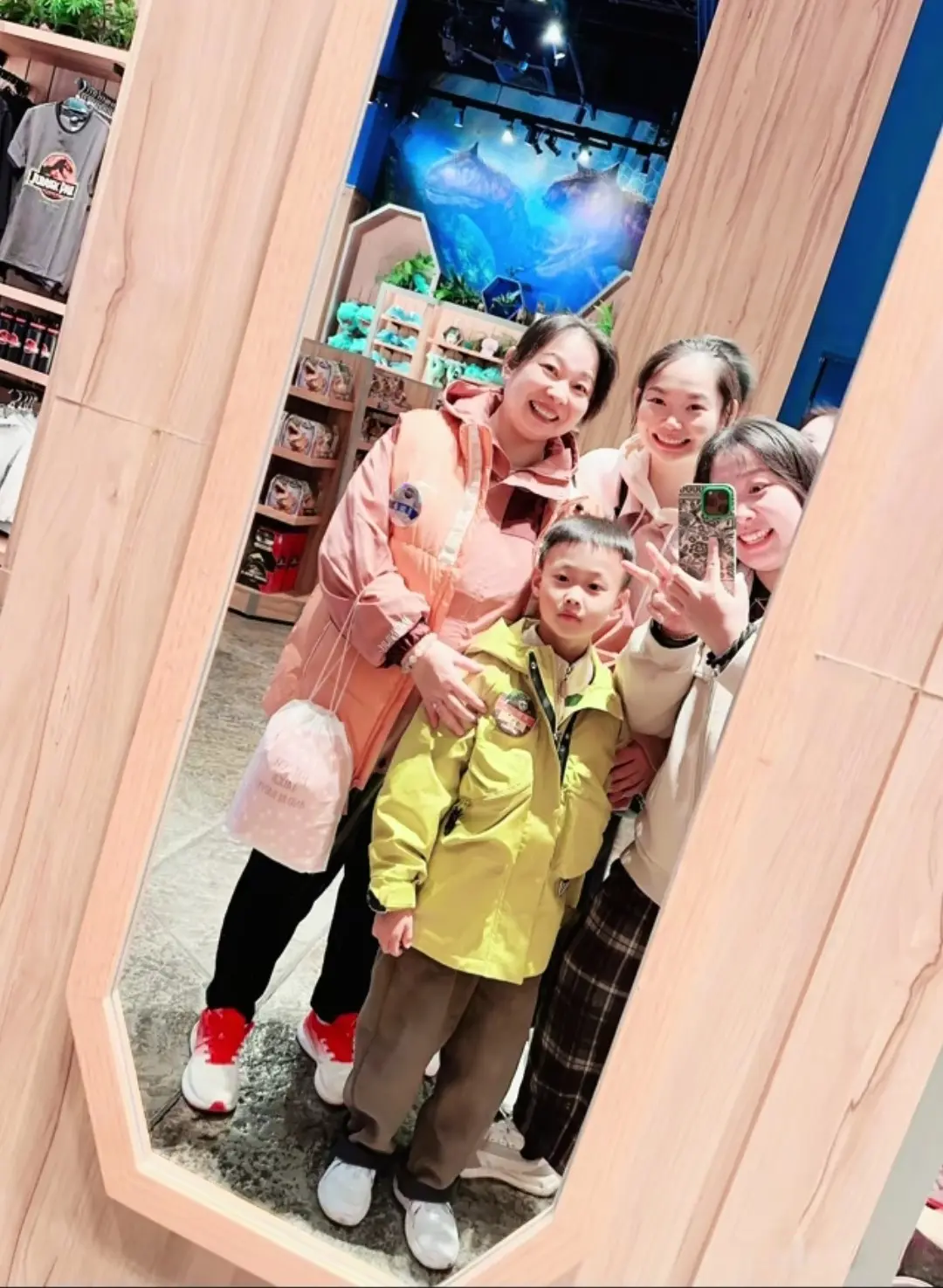 何卓佳发 何卓佳发