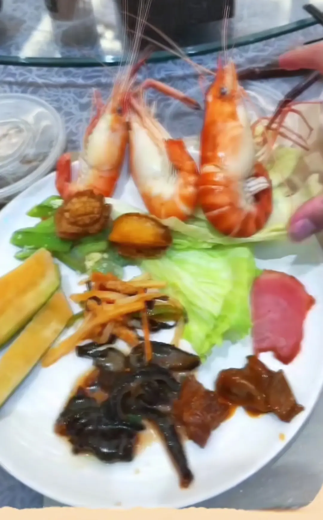 的小女孩, 平时俩人肯 的小女孩, 平时俩人肯